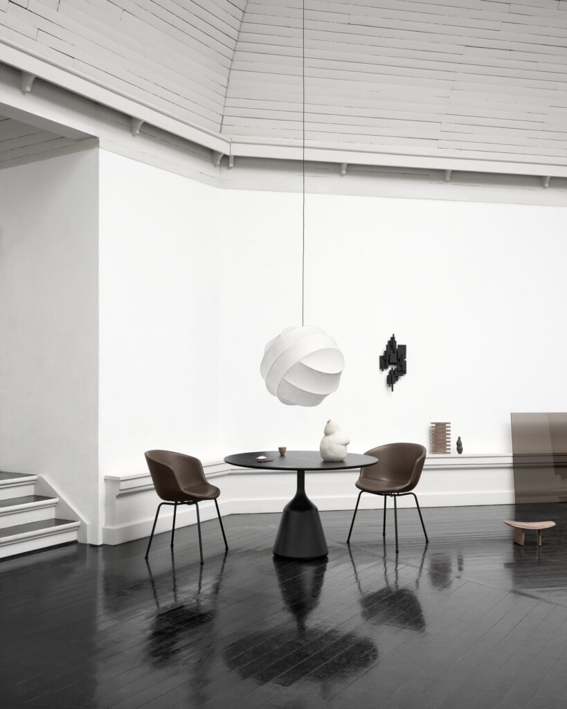 Wendelbo_Coin_Dining_table_black_veneer_top,_Mono_V2_chair_Parma_col._Marrone