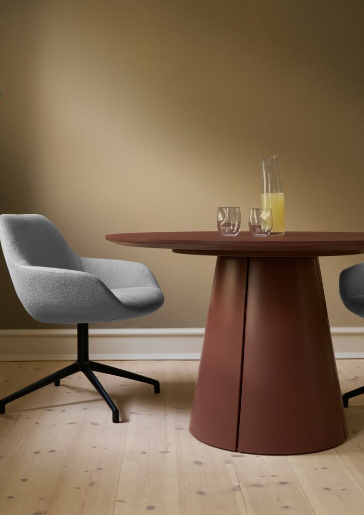 Wendelbo_Trim Table_Burgundy_Sinum Swivel_Glow col. 12_V2_300 dpi